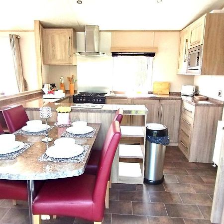 Sand Le Mere Holiday Village Caravan Hire Tunstall  ภายนอก รูปภาพ