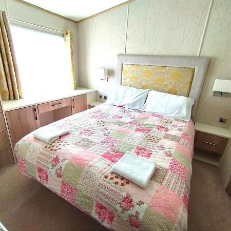 Sand Le Mere Holiday Village Caravan Hire Tunstall  ภายนอก รูปภาพ