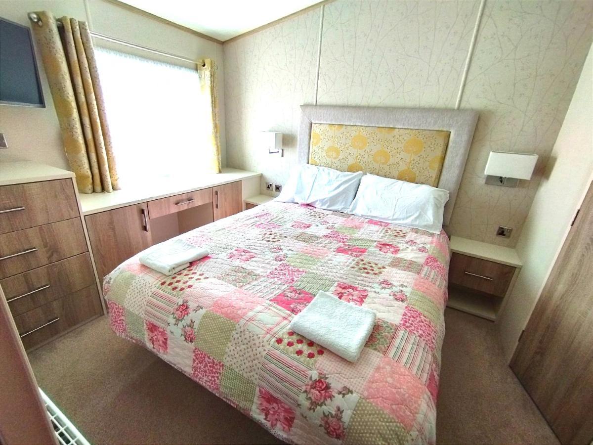 Sand Le Mere Holiday Village Caravan Hire Tunstall  ภายนอก รูปภาพ