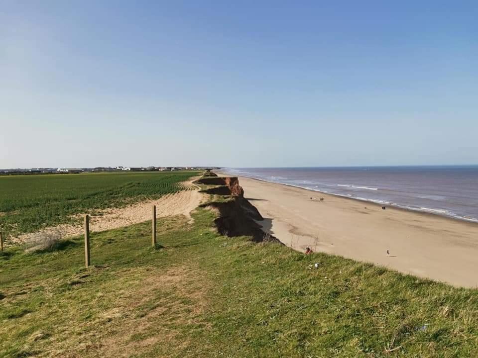 Sand Le Mere Holiday Village Caravan Hire Tunstall  ภายนอก รูปภาพ